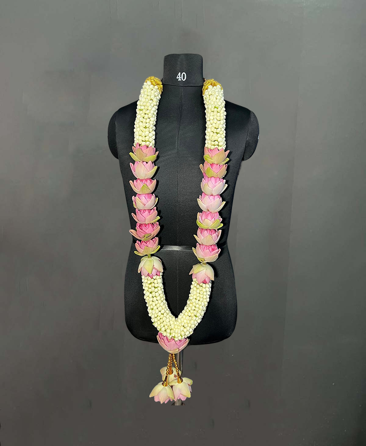 Nanthiyavattam with lotus