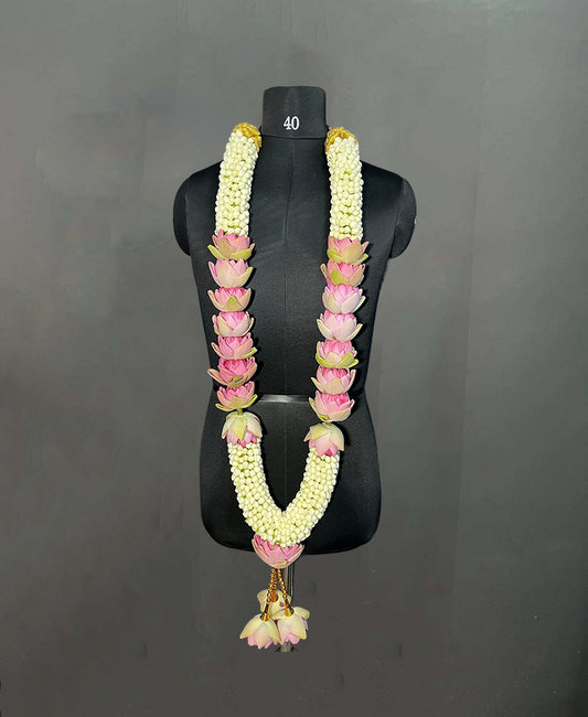 Nanthiyavattam with lotus